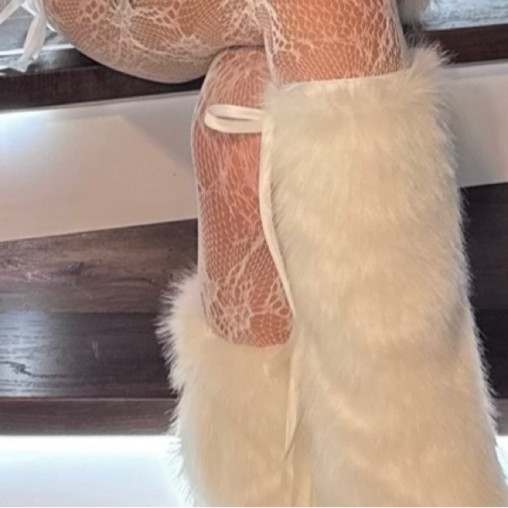 White Faux-Fur Bow-Detail Leg Warmers - Picture 4 of 4
